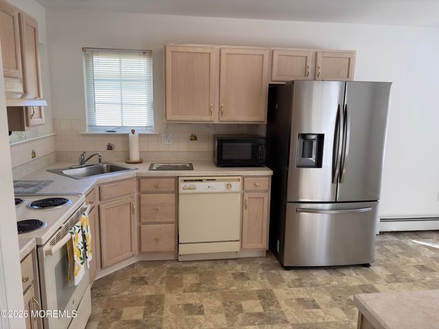 35 Meadows Lane, Whiting, NJ 08759