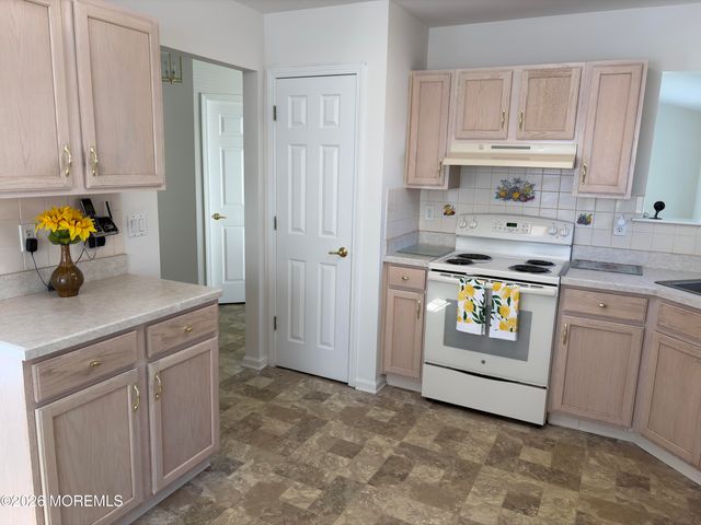 35 Meadows Lane, Whiting, NJ 08759