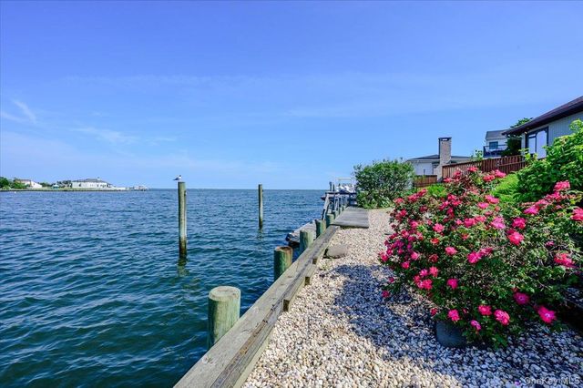 248 Harbor Lane, Massapequa Park, NY 11762