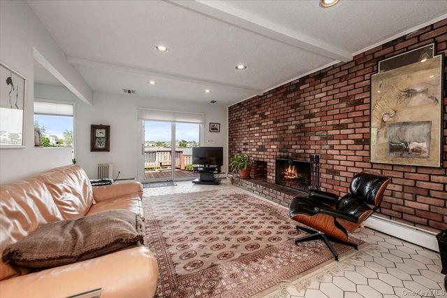 248 Harbor Lane, Massapequa Park, NY 11762