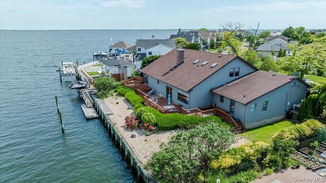 248 Harbor Lane, Massapequa Park, NY 11762