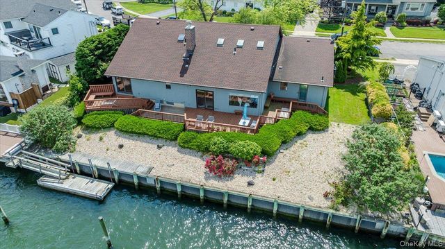 248 Harbor Lane, Massapequa Park, NY 11762