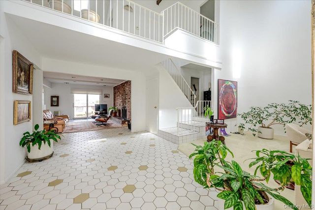 248 Harbor Lane, Massapequa Park, NY 11762