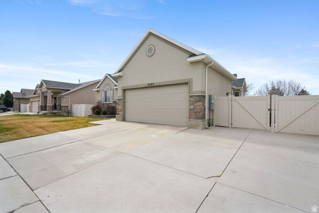 Image 3 of property listing at 2393 N 2350 W, Lehi, UT 84043