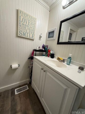 1011 E HIGHLAND Avenue, Malvern, AR 72104