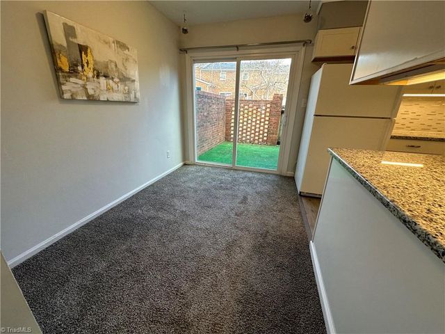 207 Northpoint Avenue H, High Point, NC 27262