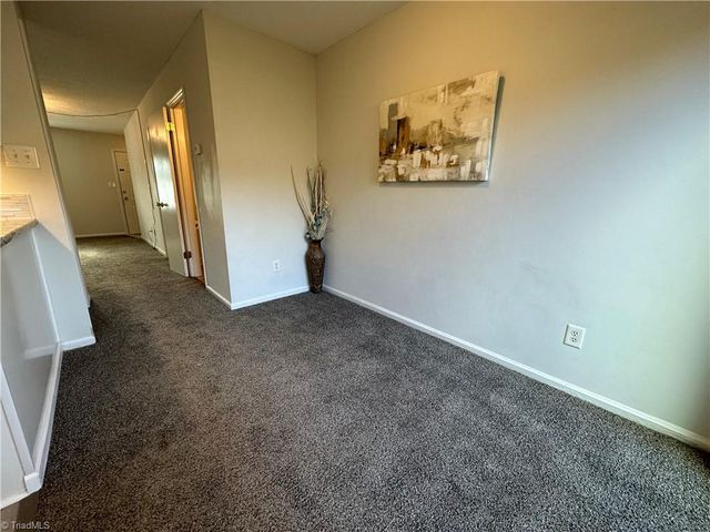 207 Northpoint Avenue H, High Point, NC 27262