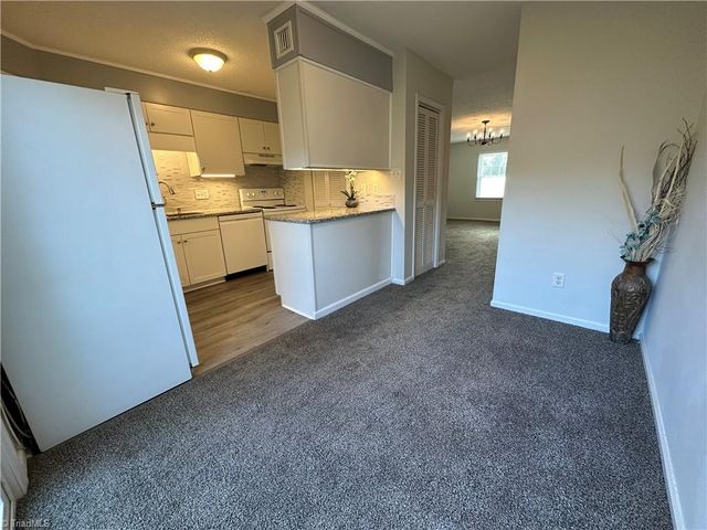 207 Northpoint Avenue H, High Point, NC 27262