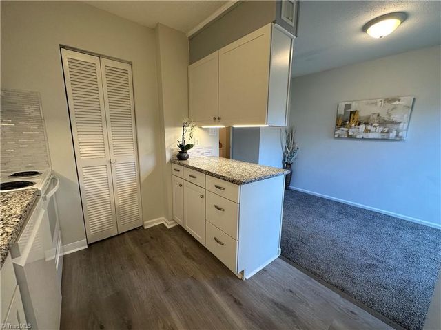 207 Northpoint Avenue H, High Point, NC 27262