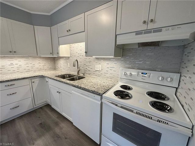 207 Northpoint Avenue H, High Point, NC 27262