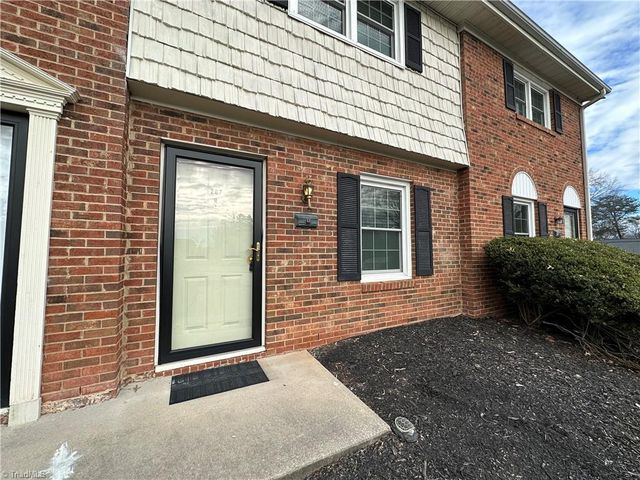 207 Northpoint Avenue H, High Point, NC 27262