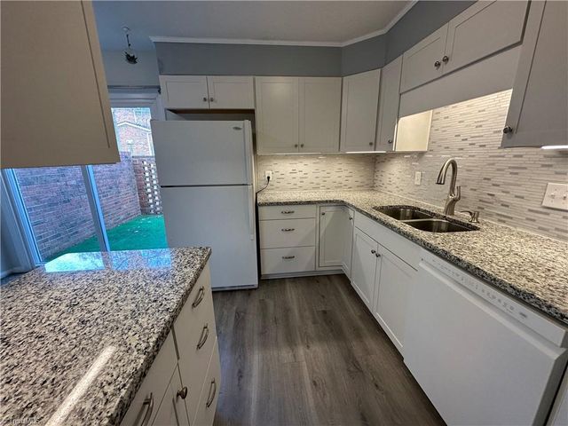 207 Northpoint Avenue H, High Point, NC 27262