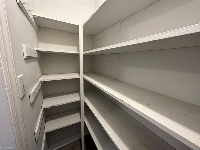 207 Northpoint Avenue H, High Point, NC 27262