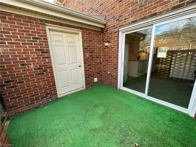 207 Northpoint Avenue H, High Point, NC 27262