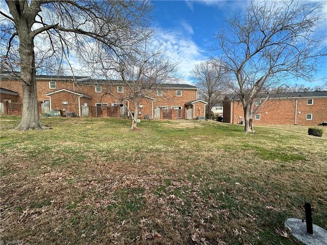 207 Northpoint Avenue H, High Point, NC 27262