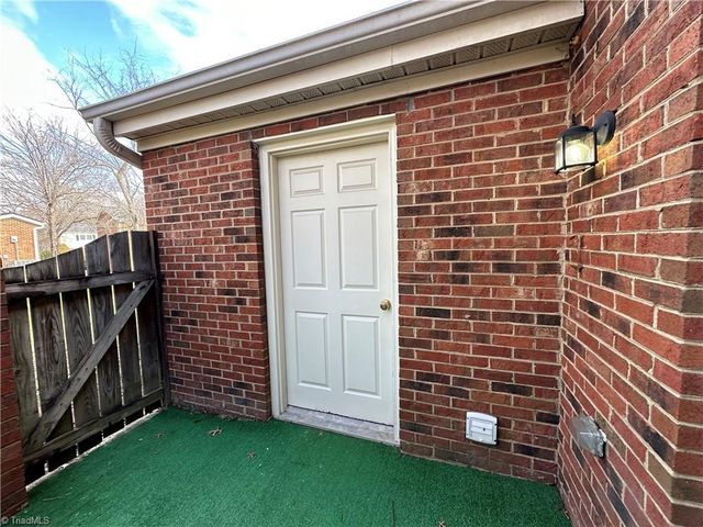 207 Northpoint Avenue H, High Point, NC 27262