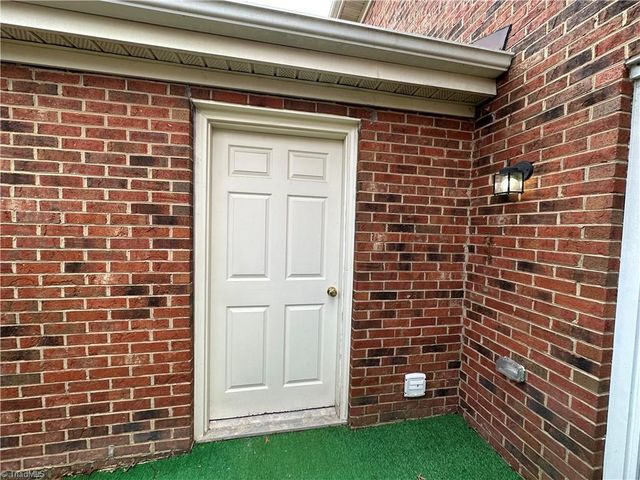 207 Northpoint Avenue H, High Point, NC 27262