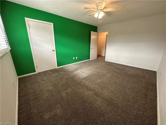 207 Northpoint Avenue H, High Point, NC 27262