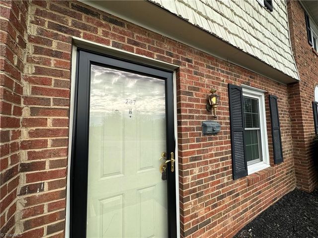 207 Northpoint Avenue H, High Point, NC 27262