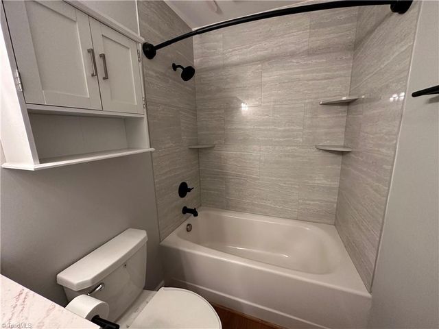 207 Northpoint Avenue H, High Point, NC 27262