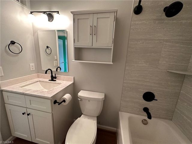 207 Northpoint Avenue H, High Point, NC 27262