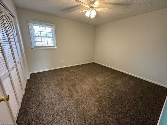 207 Northpoint Avenue H, High Point, NC 27262