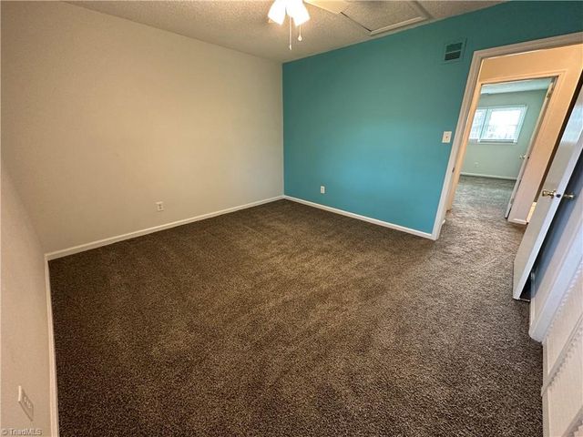 207 Northpoint Avenue H, High Point, NC 27262