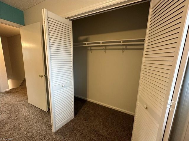 207 Northpoint Avenue H, High Point, NC 27262