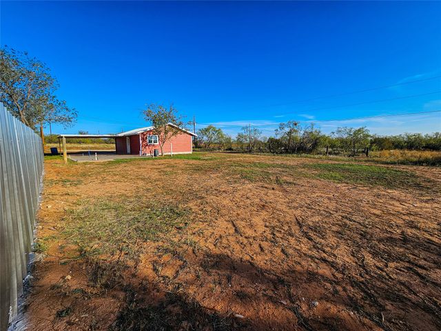 1618 Roberts Street, Sweetwater, TX 79556