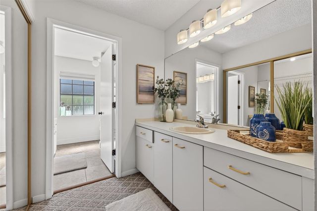 713 CAYA COSTA COURT NE, St Petersburg, FL 33702