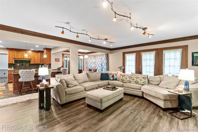 1320 Kings Carriage Road, Grand Blanc, MI 48439