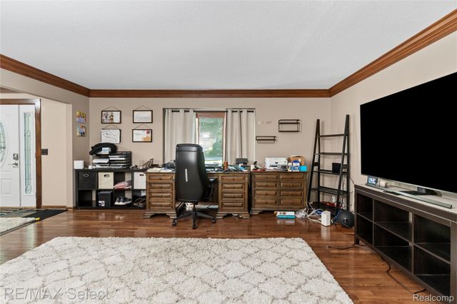 1320 Kings Carriage Road, Grand Blanc, MI 48439