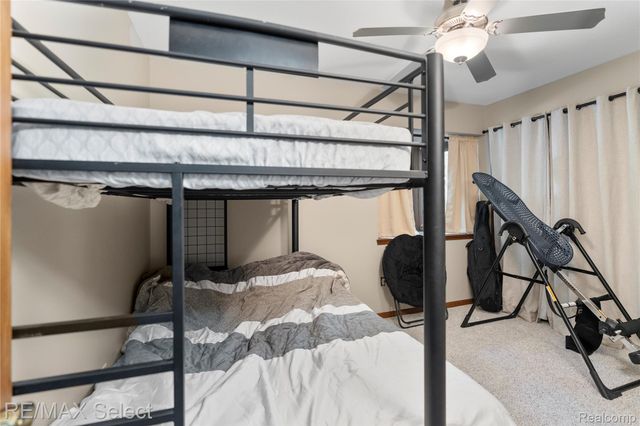 1320 Kings Carriage Road, Grand Blanc, MI 48439