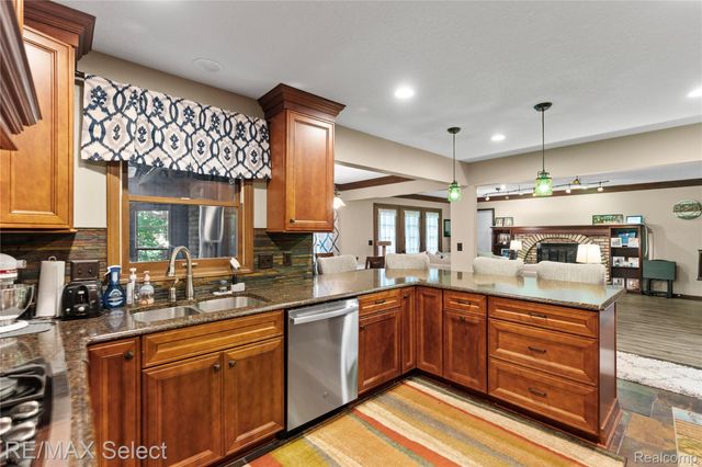 1320 Kings Carriage Road, Grand Blanc, MI 48439