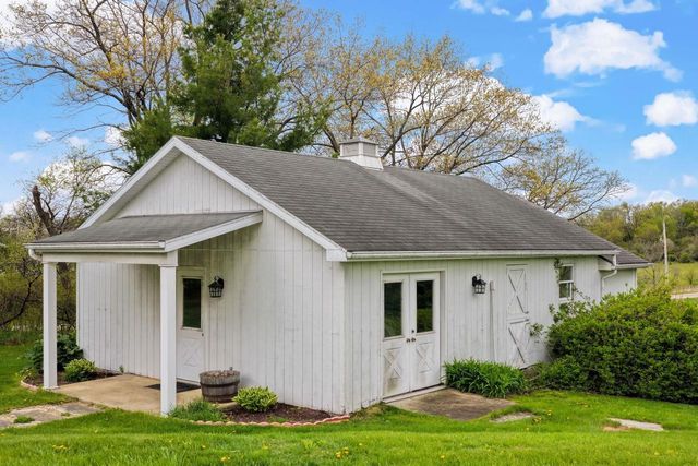 5 Shady Willow Road, Brooklyn, WI 53521