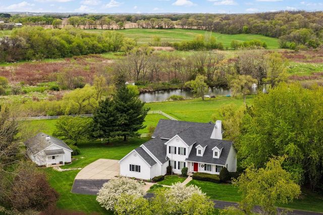 5 Shady Willow Road, Brooklyn, WI 53521