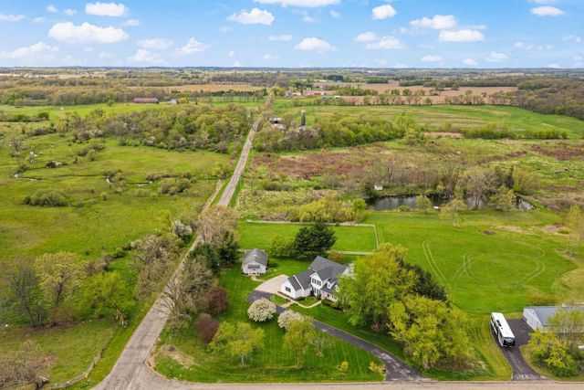 5 Shady Willow Road, Brooklyn, WI 53521