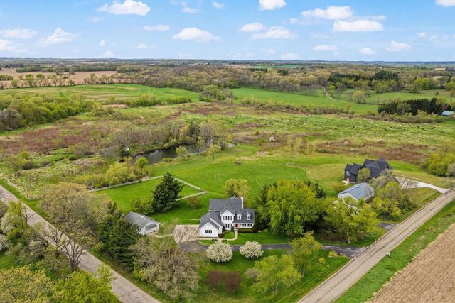 5 Shady Willow Road, Brooklyn, WI 53521