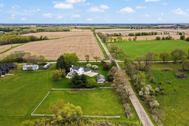 5 Shady Willow Road, Brooklyn, WI 53521