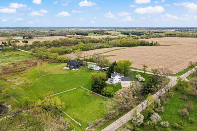 5 Shady Willow Road, Brooklyn, WI 53521