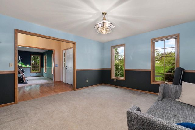 5 Shady Willow Road, Brooklyn, WI 53521