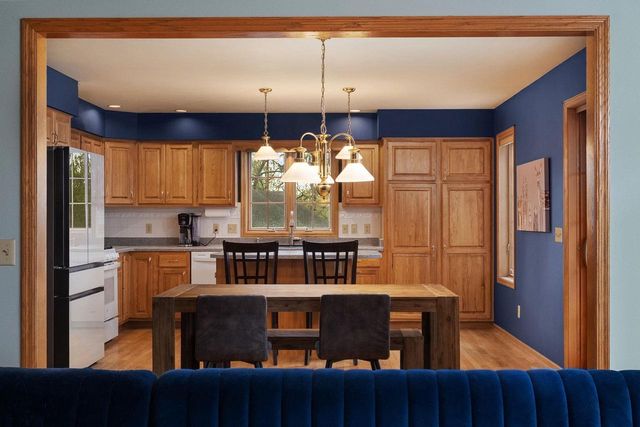 5 Shady Willow Road, Brooklyn, WI 53521