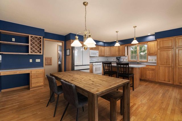 5 Shady Willow Road, Brooklyn, WI 53521