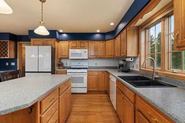 5 Shady Willow Road, Brooklyn, WI 53521