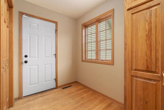 5 Shady Willow Road, Brooklyn, WI 53521