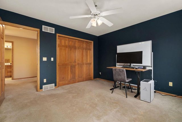 5 Shady Willow Road, Brooklyn, WI 53521