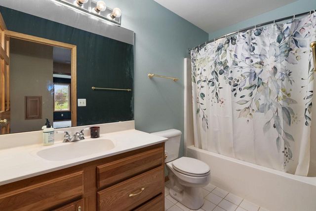 5 Shady Willow Road, Brooklyn, WI 53521