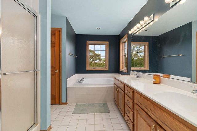 5 Shady Willow Road, Brooklyn, WI 53521
