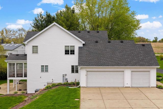 5 Shady Willow Road, Brooklyn, WI 53521
