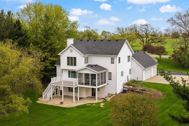 5 Shady Willow Road, Brooklyn, WI 53521